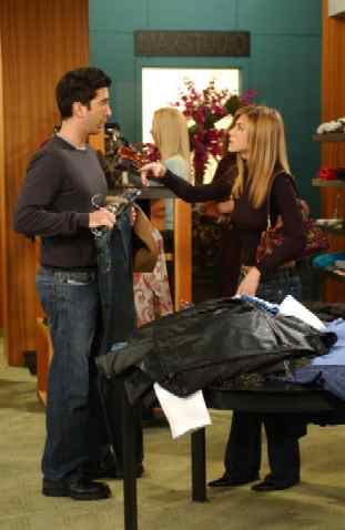 Rachel aide Ross à s'acheter des fringues.